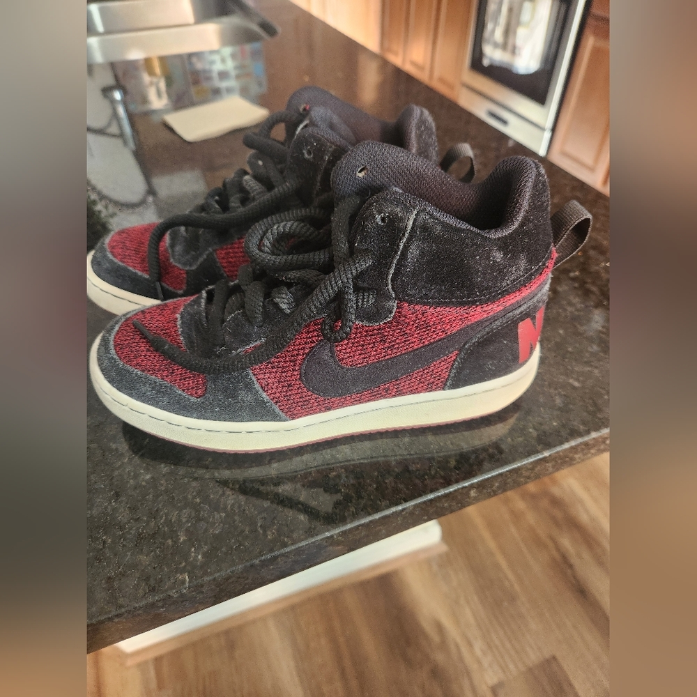 Boys Nike high tops youth 3.5